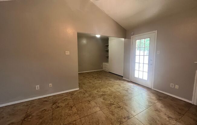 CUTE CUTE CUTE Single story townhome..