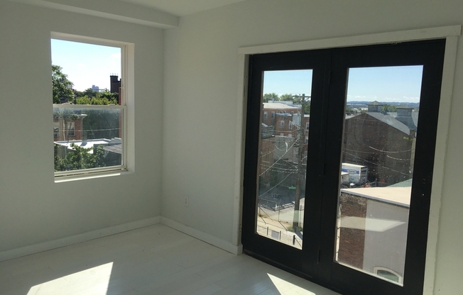 1319 W FAYETTE ST