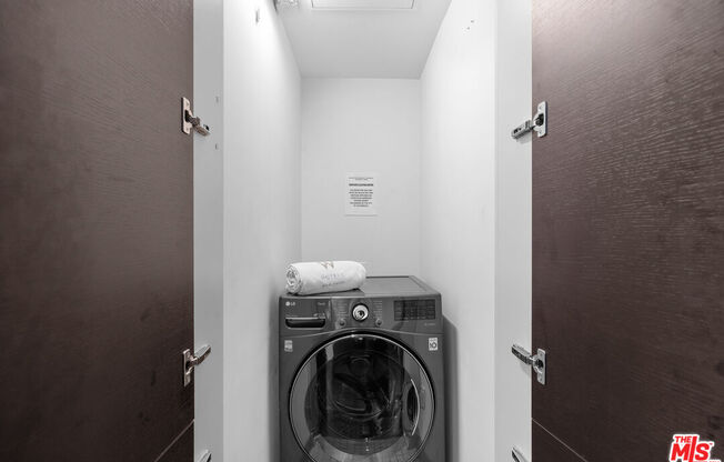 2 beds, 2 baths, 1,500 sqft, $5,500, Unit 7K