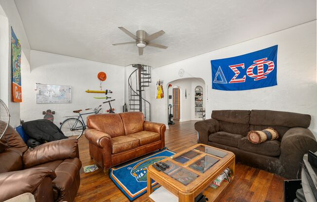 1254 SW 9th Rd - Walk to UF, Shands and Sorority Row