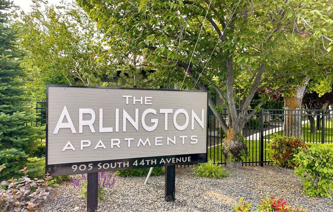 2 beds, 1 bath, 830 sqft, $1,275, Unit A07