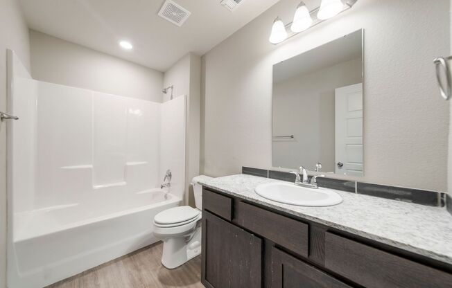 3 beds, 2 baths, 1,304 sqft, $1,829, Unit 568