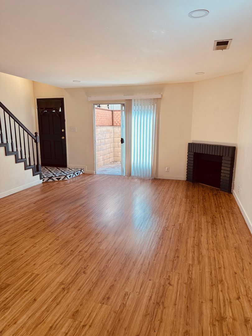 302 - 10331 Downey Avenue