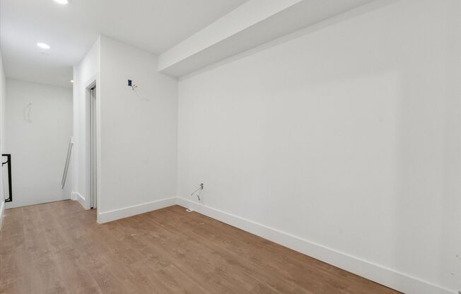 1 bed, 2 baths, 800 sqft, $1,313, Unit B