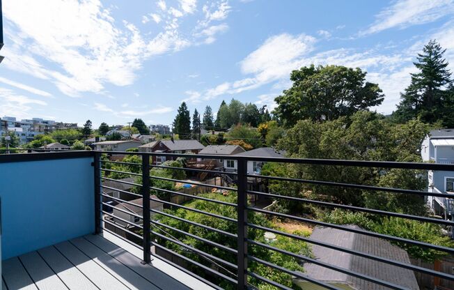 Studio, 1 bath, 298 sqft, $1,450, Unit 605