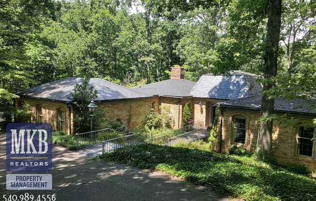 Wonderful home in Hunting Hills Community in South Roanoke County