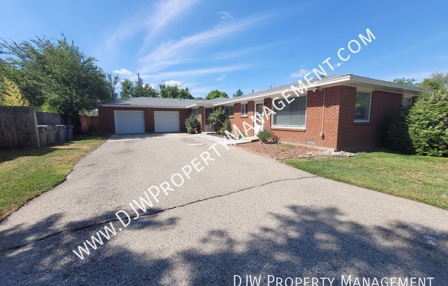 1211 W MARTIN ST