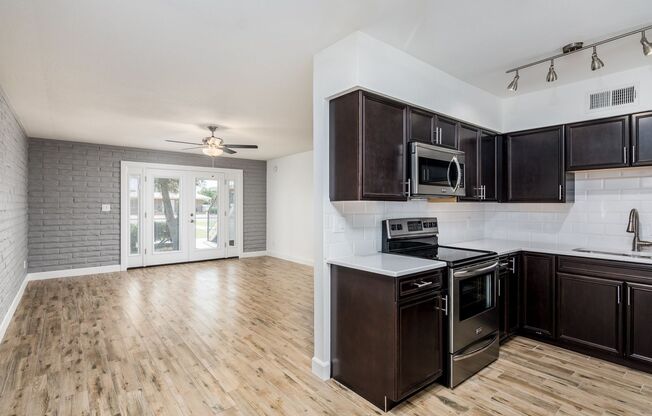 2 beds, 1 bath, 900 sqft, $1,699, Unit 3718 E Glenrosa Ave #3