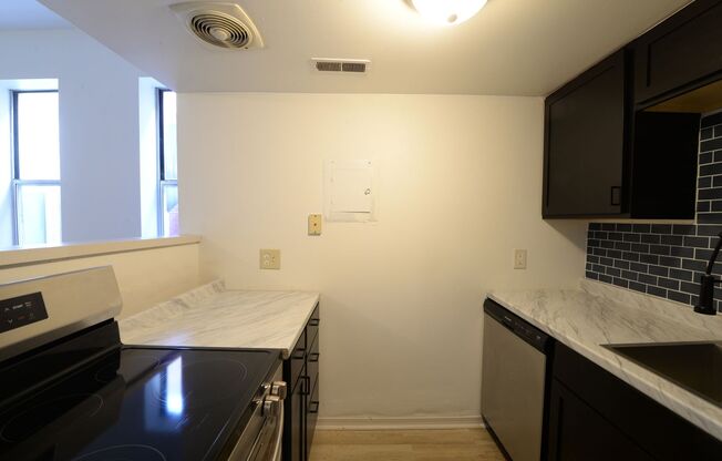 1 bed, 1 bath, 650 sqft, $1,095, Unit 1951-B Lynch