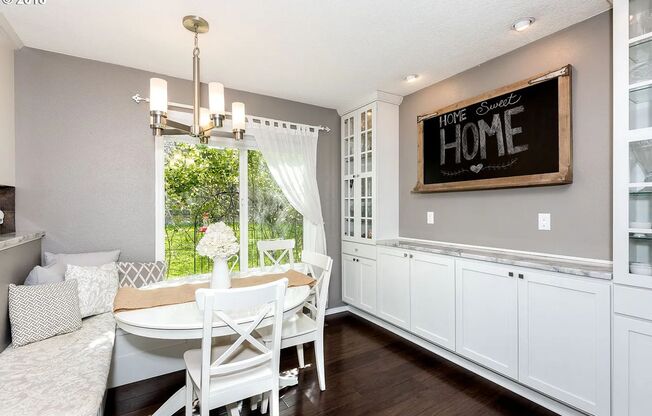 4465 NW Kahneeta Drive ~ Amazing Home!