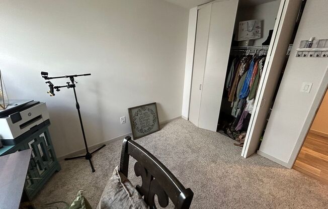2 beds, 1 bath, $1,395, Unit 218