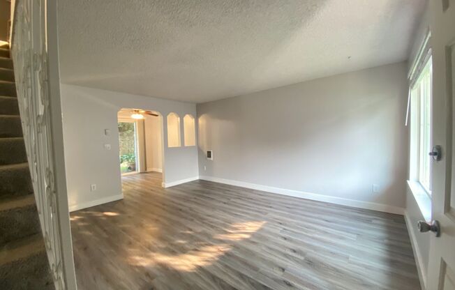 2 beds, 1 bath, 807 sqft, $1,695, Unit I5