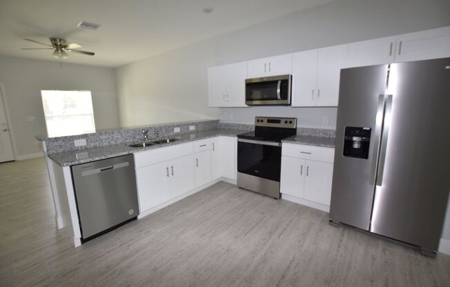 3 beds, 2 baths, $1,900, Unit # #B