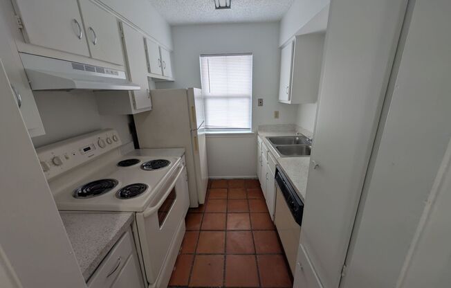 1 bed, 1 bath, 784 sqft, $800, Unit 53-B