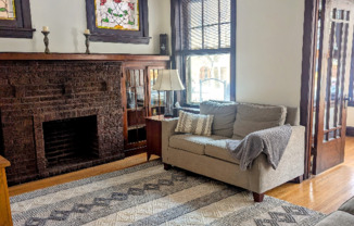 3619 N CLAREMONT AVE