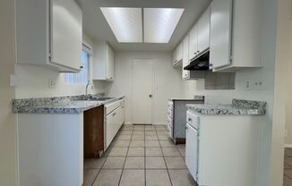 3 beds, 1.5 baths, $2,295, Unit 4