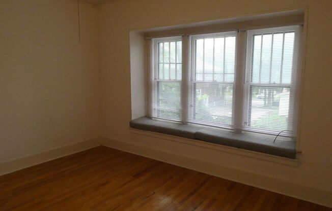 2 beds, 1 bath, $840, Unit Apt 101