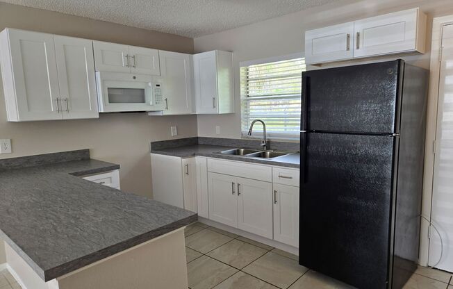 Cozy 2 bedroom/1 bath Duplex