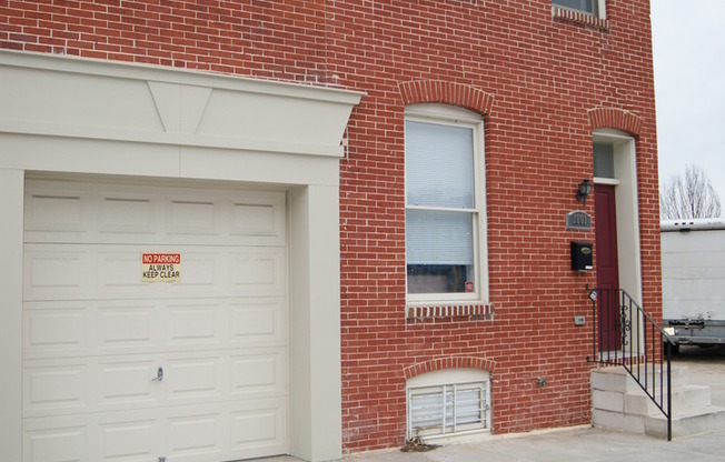 3BR/1.5BA Beautiful Townhome in East Monument Near Hopkins Hospital