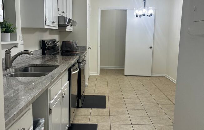 North Raleigh Move-In Ready Condo, On Ground Floor With Secluded Patio!