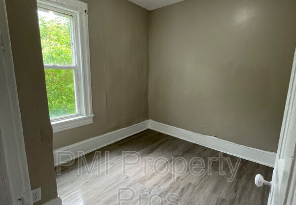 2621 N 23 ST