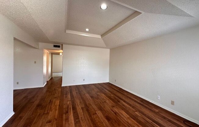 2 beds, 1 bath, $1,295