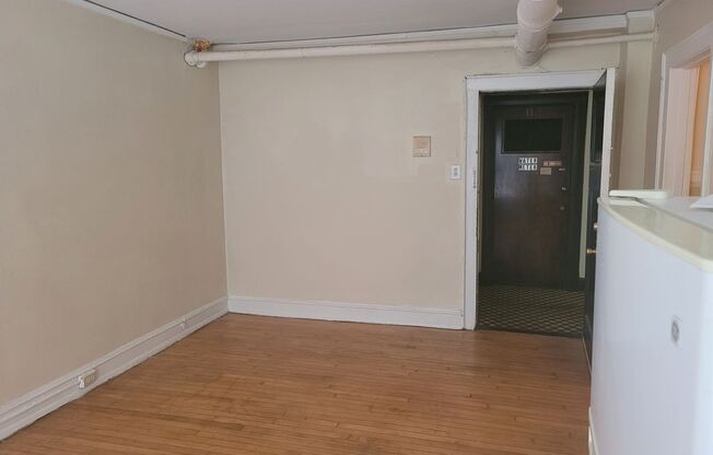 Studio, 1 bath, $795, Unit 106