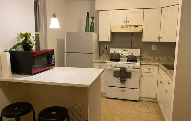 2 beds, 1 bath, $1,540, Unit 648 N 33rd St B - Whole Unit