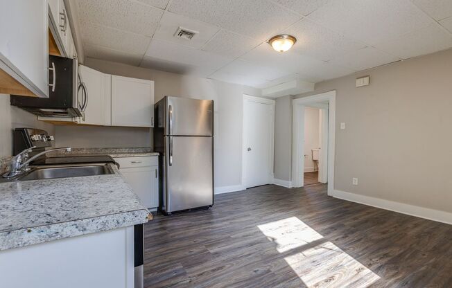 2 beds, 1 bath, $1,275, Unit Apt 3