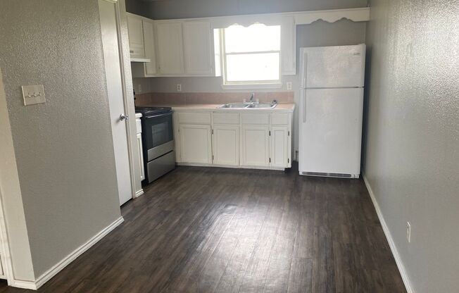 2 beds, 2 baths, 700 sqft, $785, Unit Unit 57