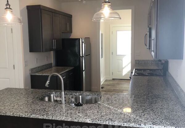 313 W 14 ST