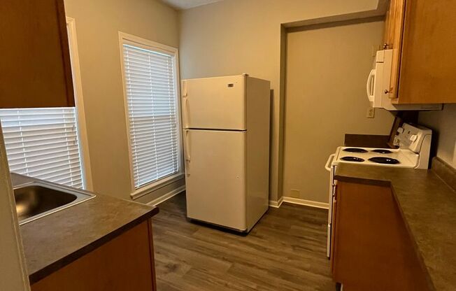 1 bed, 1 bath, $700, Unit 103-3