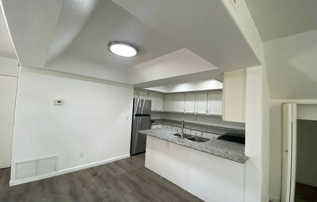 Colonia Apartment Homes - Roger