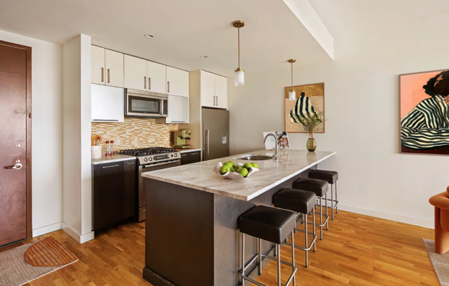 1 bed, 1 bath, 636 sqft, $3,000, Unit 6O