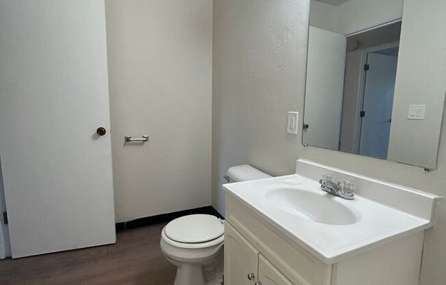 2 beds, 1 bath, 800 sqft, $945, Unit Apt. 4