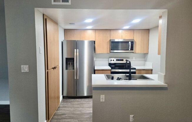 2 beds, 2 baths, 986 sqft, $2,650, Unit 11
