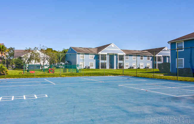 The Commons Apartments in Tampa Florida photo of tennis court