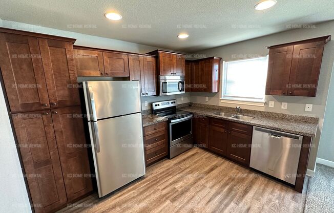 Charming 2 bed townhome in KCK!