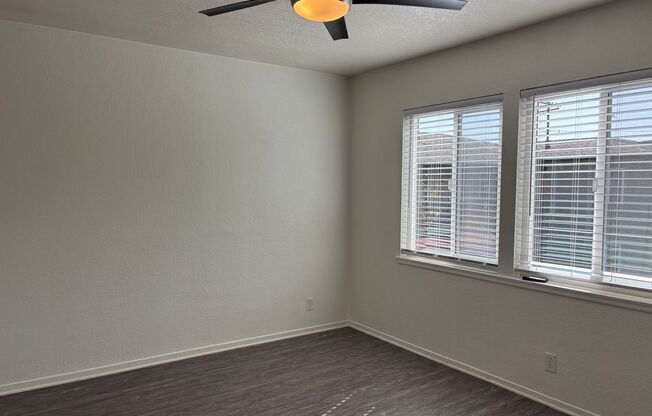 3 beds, 1 bath, 1,113 sqft, $3,130, Unit 4951C