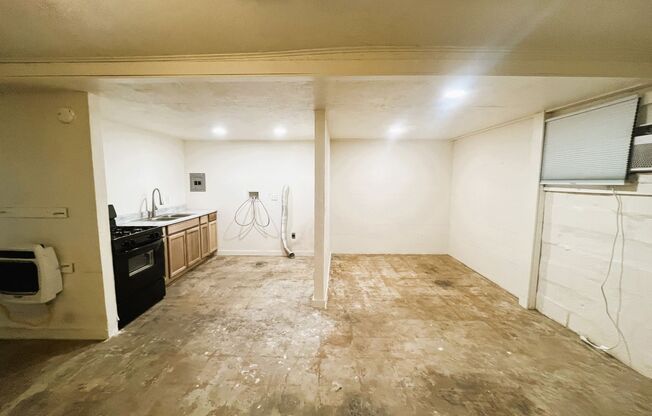 Studio, 1 bath, 500 sqft, $700, Unit 1211 nw 2nd -Down