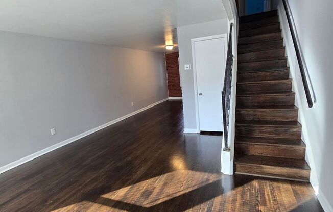 942 Elton Ave/ Charming 3 bedroom 1.5 bath townhouse