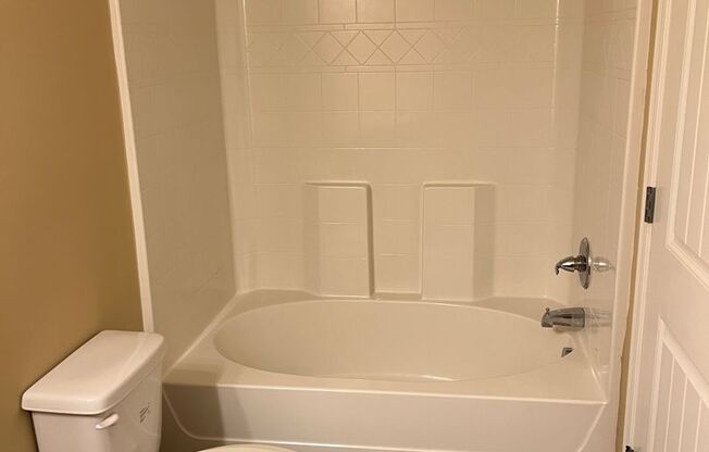1 bed, 1 bath, 765 sqft, $825, Unit 125