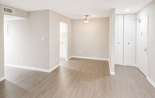 $1,450 / 3br -1056 ft2 COMING SOON!!