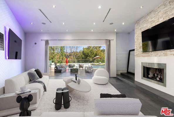 2666 HUTTON DR