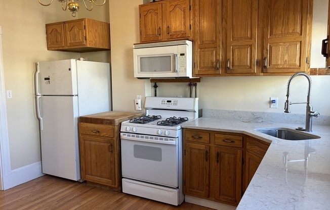 3 beds, 1 bath, 1,600 sqft, $3,300, Unit 3