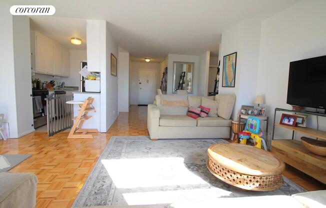 2 beds, 1 bath, $6,800, Unit 7D