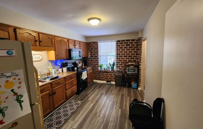 3 beds, 1 bath, $1,250