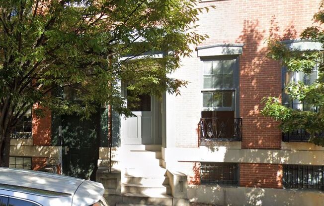 10 E Madison Street