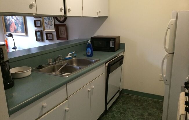 2 beds, 1 bath, $1,395, Unit Apt. 304