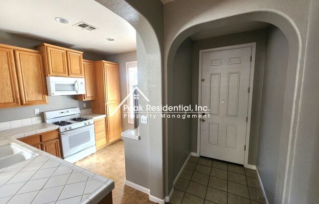 Wonderful 3bd/2ba Elk Grove Home with 2 Car Garage